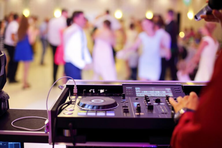 wedding-dj-768x512.jpeg